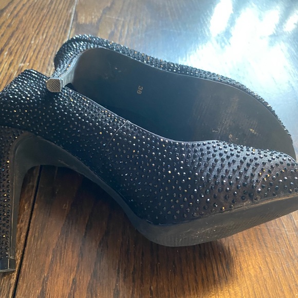 Le Chateau shoes. Size 8 EUC - Picture 4 of 4